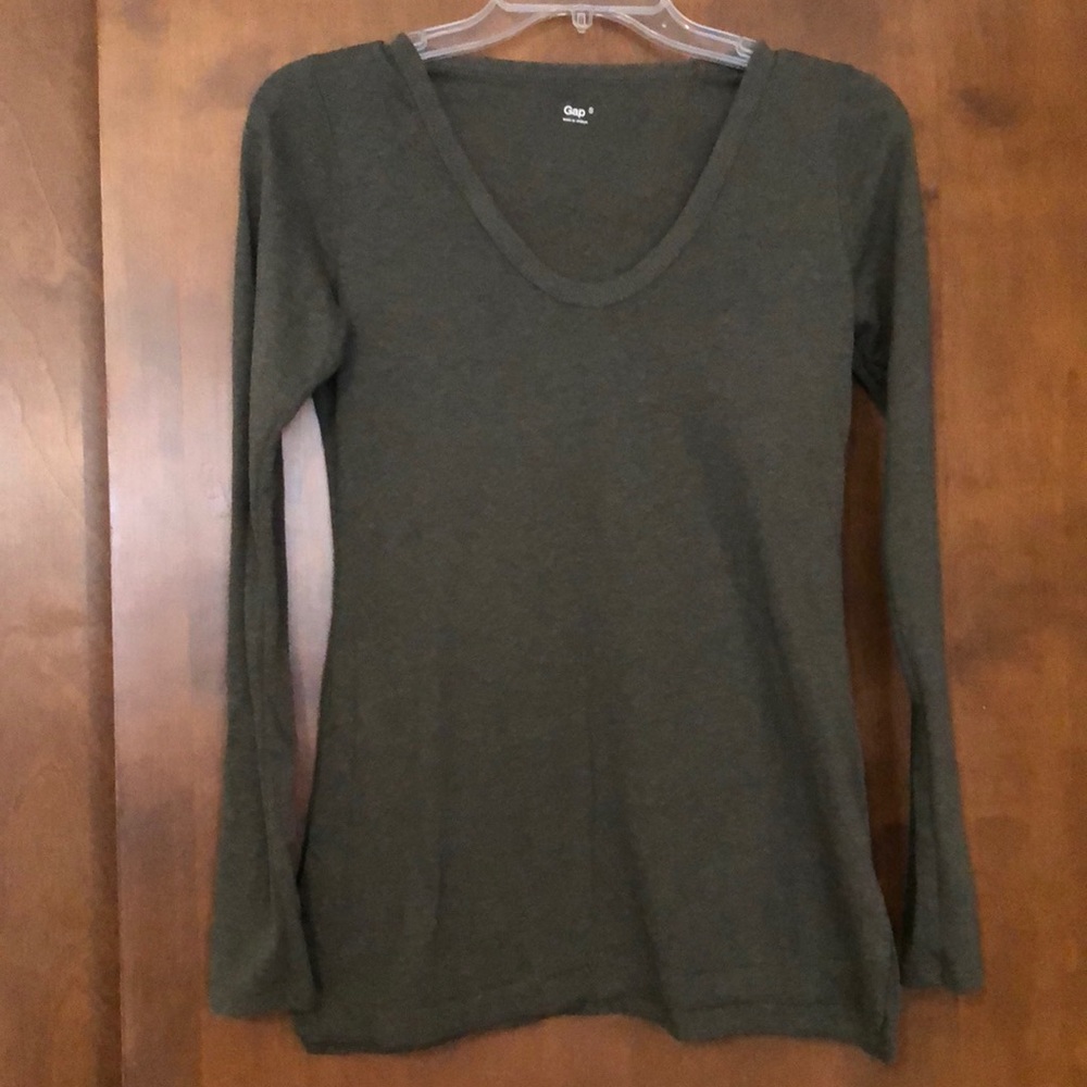 Sale 🎈3/$20 EUC GAP Olive Green Long Sleeve T-shirt size S